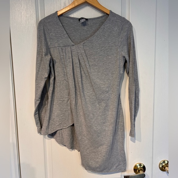 Venus Gray Long Sleeve - Size Medium - Picture 1 of 4
